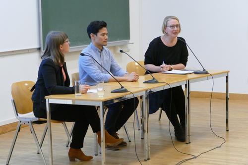 Podium discussion. From the left: Dr. Kerstin Schankweiler, Dr. Chris Tedjasukmana, Univ.-Prof. Dr. Ilaria Hoppe. Source: Press Office of the Katholische Privat-Universität Linz