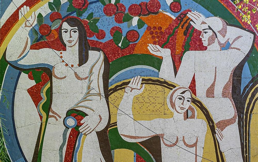 2025-12-02-ghodsee webseite karussel en