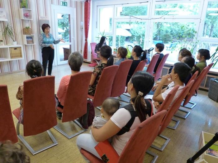 Vortrag-zu-Erziehungsfragen-fuer-vietnamesische-Eltern